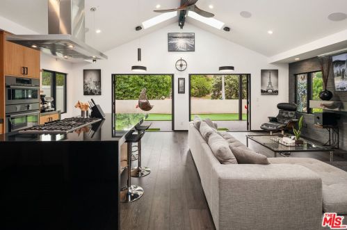 5877 Cape Horn Dr, Calabasas, CA 91301-1401