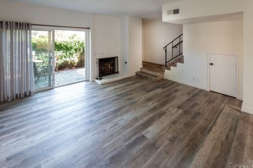 17 Village Pkwy, Santa Monica, CA 90405-2852