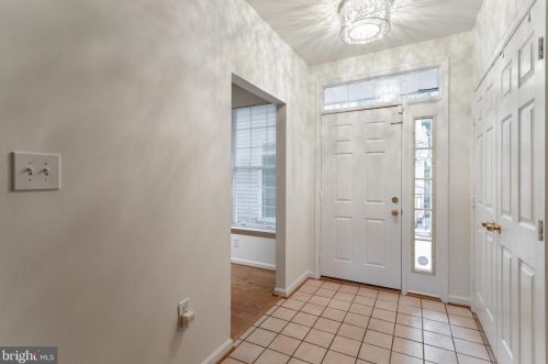 1300 Windleaf Dr, Herndon VA  20194-2053 exterior