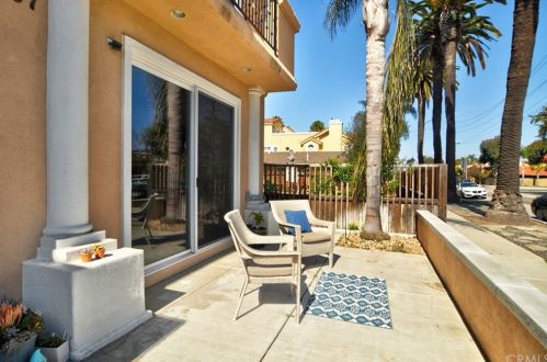 1207 Delaware St, Huntington Beach CA  92648-4107 exterior
