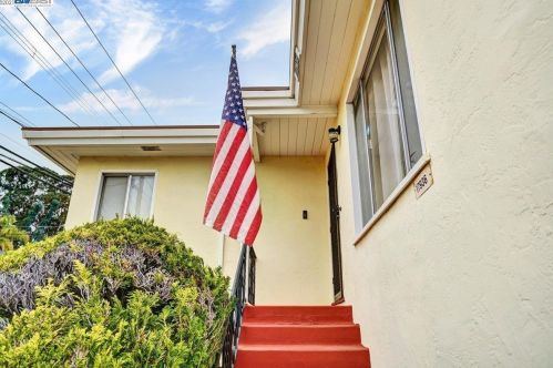 17936 Redwood Rd, Hayward, CA 94546-1440