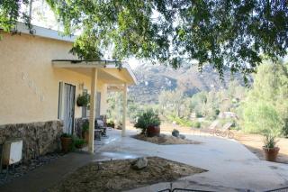 2069 Sleepy Hollow Rd, Escondido, CA 92026-1118