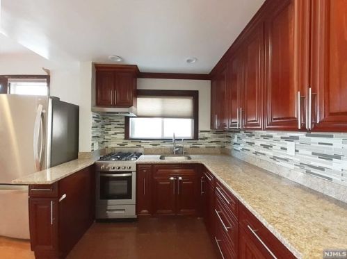 436 Undercliff Ave, Edgewater, NJ 07020-1215