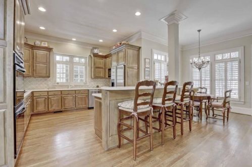 130 High Point Walk, Atlanta GA  30342-2480 exterior