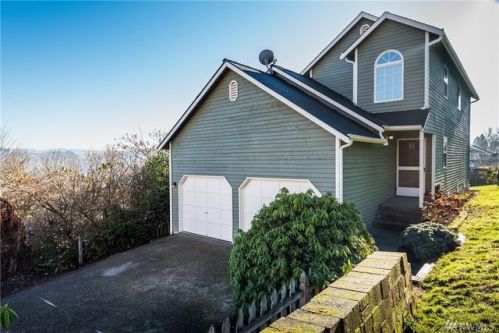 272 Lind Ave, Seattle, WA 98057-5136