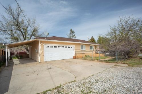 210 Catherine Ln, Grass Valley, CA 95945-5802