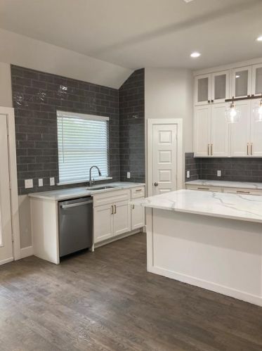 2814 18th St, Irving TX  75060-5506 exterior