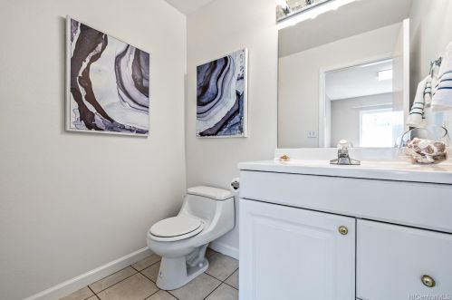 915 Mccully St, Honolulu HI  96826-2888 exterior