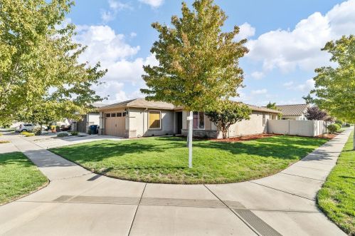 2318 Acorn Meadows Ln, Manteca, CA 95336-5103