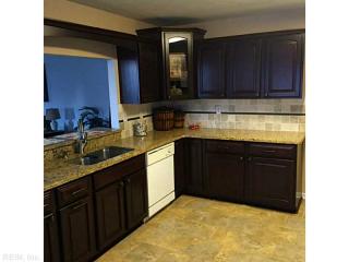 806 Brentwood Dr, Norfolk VA  23518-3610 exterior