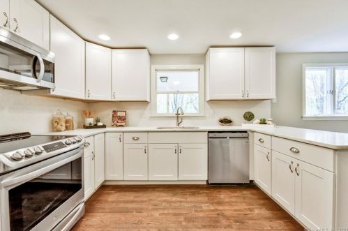195 Orchard Hill Dr, Wapping CT  06074-3022 exterior