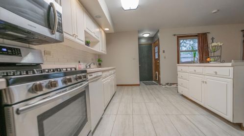 9601 Dogwood Dr, Hammond, IN 46321-3710