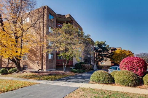 6401 Pershing Rd, Forest View, IL 60402-4176