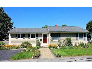 2 Sherwood Rd, Middletown, RI 02842-5402
