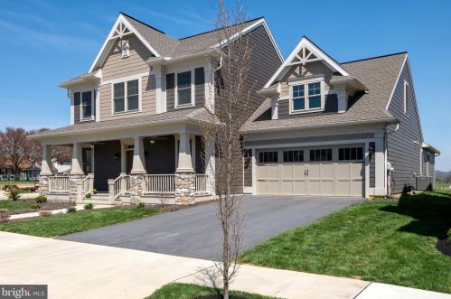 377 Home Towne Blvd, Ephrata, PA 17522-9178