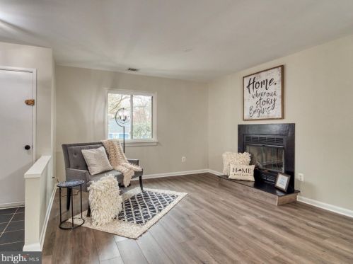 11308 Gatesborough Ln, Herndon, VA 20191-3605