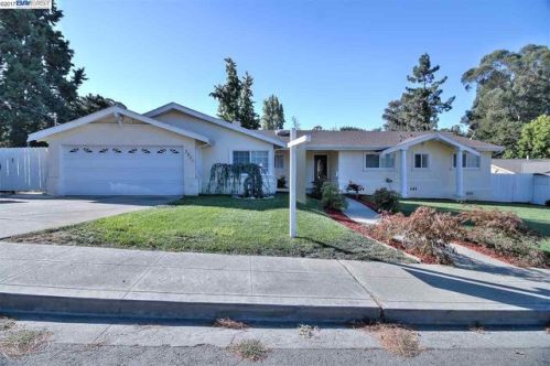3251 Bridle Dr, Hayward, CA 94541-5703