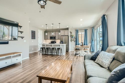 4677 Nepal Way, Aurora CO 80015-6402 exterior