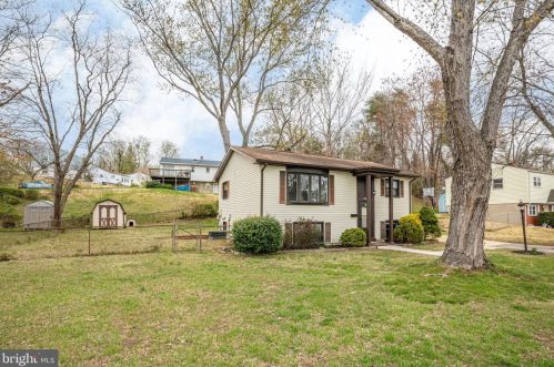 15206 Crescent St, Woodbridge, VA 22193-1623