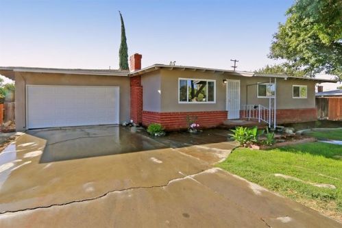 1101 Antelope Dr, Lemoore, CA 93245-2307