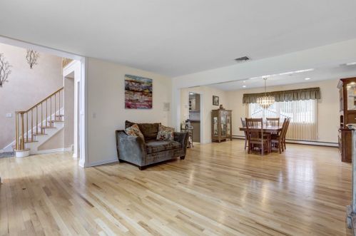 102 Natalie Ct, Bloomingdale, NJ 07403-1564