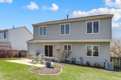 723 Warwick Dr, Carol Stream IL  60188-4333 exterior