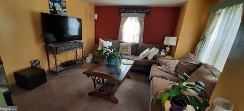 231 Maxwell Dr, Trenton, NJ 08610-1636