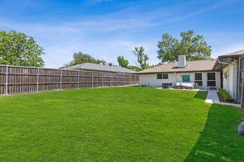 1801 Kensington Dr, Carrollton TX 75007-2463 exterior