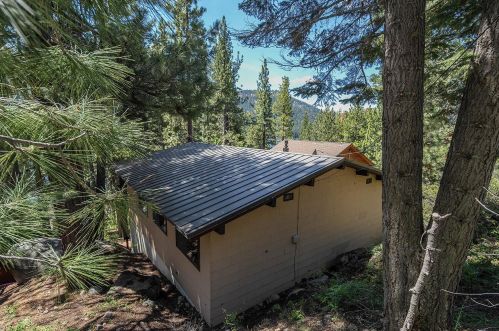 14562 Donner Ave, Truckee CA  96161-3635 exterior