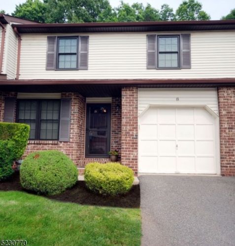 8 Woodfern St, Edison, NJ 08820-1439