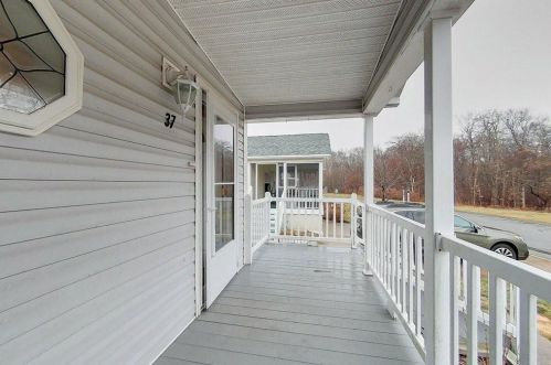 37 Cardinal Ct, Tiverton, RI 02878-2385