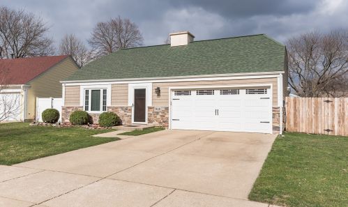 918 Churchill Dr, Naperville, IL 60563-2018