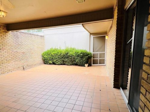 3021 Stonehenge Ln, Carrollton TX 75006-5211 exterior