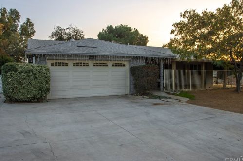 8596 Brookfield Dr, Riverside, CA 92509-3962