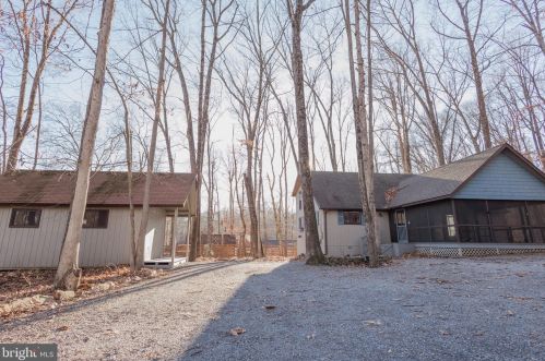 49 Pileated Woodpecker Ln, Hedgesville WV  25427-5384 exterior