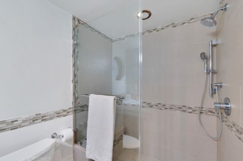 1664 Las Flores Dr, Glendale CA  91207-1200 exterior