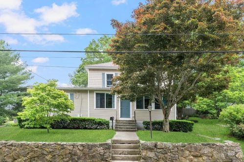 68 Pilgrim Ave, Coventry, RI 02816-4209