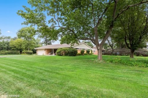 1 Coldren Dr, Wheeling, IL 60070-1615