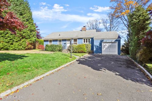 21 Hunt Ter, Greenwich CT  06831-4123 exterior