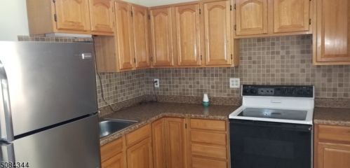 10 Marshall Trl, Hopatcong, NJ 07843-1729