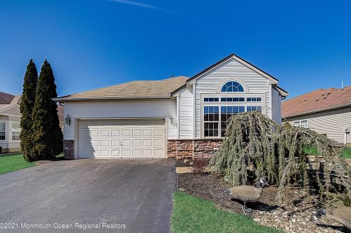 11 Rossini Rd, Lakehurst, NJ 08759-6199
