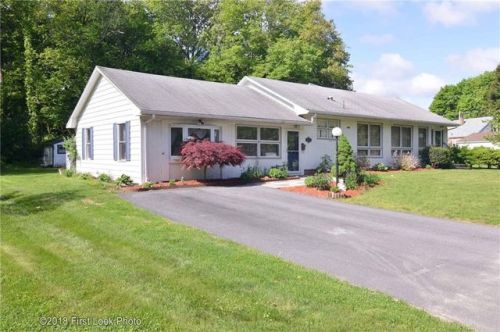 1 Gadoury Ave, Coventry, RI 02816-7337