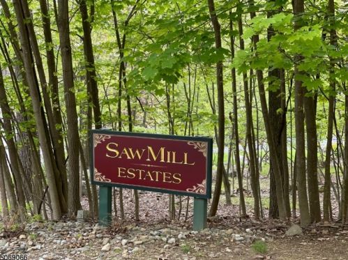 69 Cherokee Ct, Sparta, NJ 07871-2929