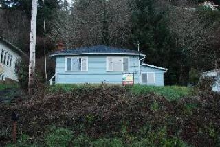 402 Elm Ave, Winchester Bay OR  97467-1514 exterior