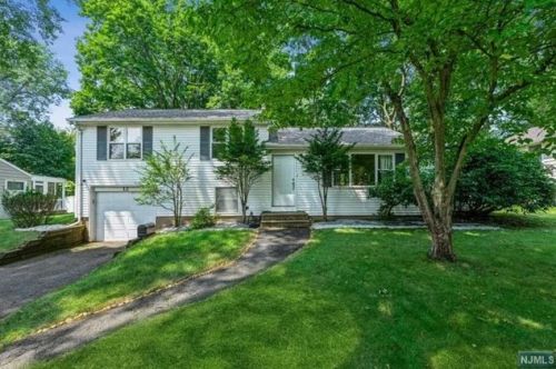 12 Pearl Rd, Closter, NJ 07624-1621