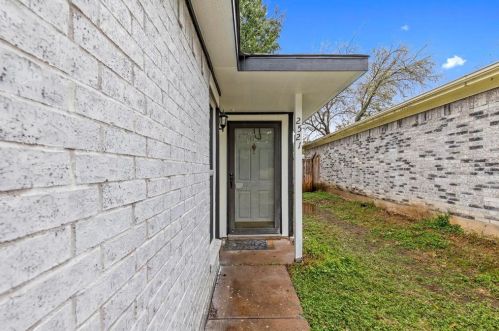 2521 Whitehurst Dr, Fort Worth TX  exterior
