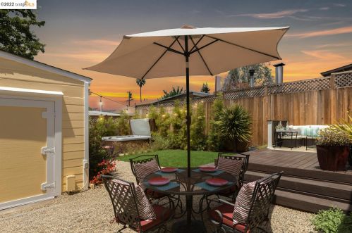 2412 Sacramento St, Berkeley, CA 94702-2130