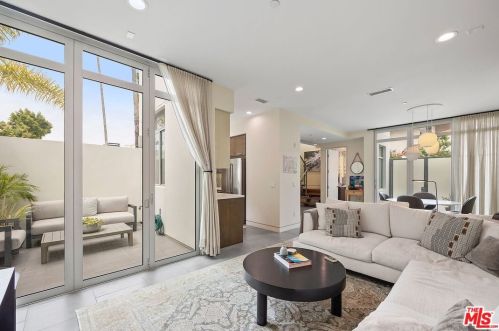 853 21st St, Santa Monica, CA 90403-2030