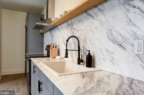 527 Howard Ave, Lancaster PA  17602-4421 exterior