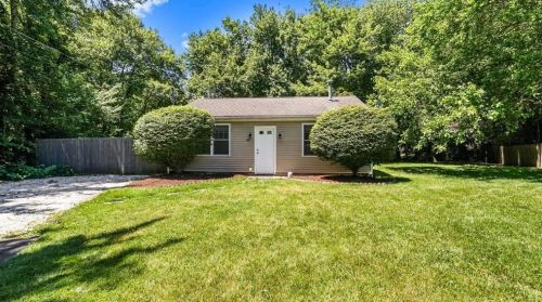 69 Junction St, Warwick, RI 02889-5636